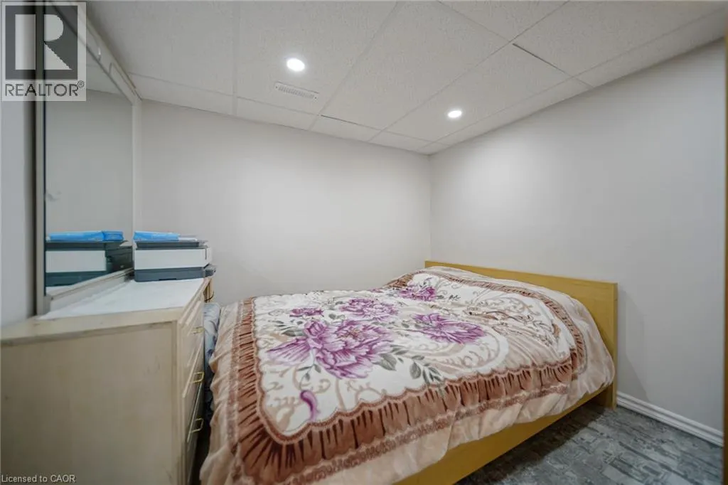 800 PARAMOUNT Drive Unit# 1 #1