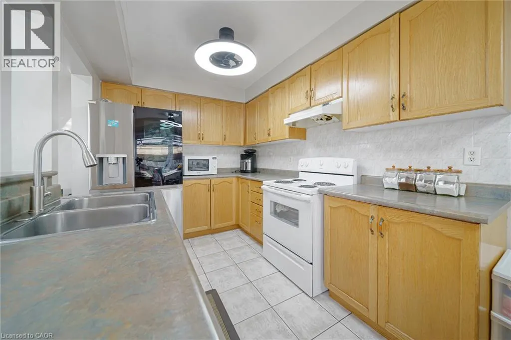 800 PARAMOUNT Drive Unit# 1 #1