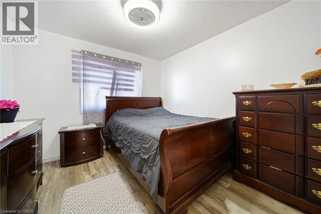 800 PARAMOUNT Drive Unit# 1 #1