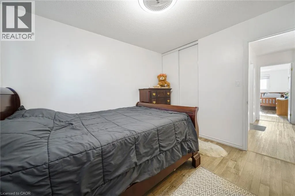 800 PARAMOUNT Drive Unit# 1 #1