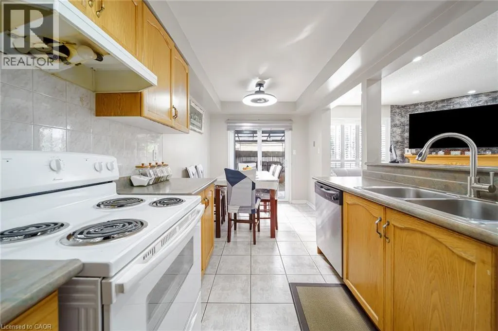 800 PARAMOUNT Drive Unit# 1 #1