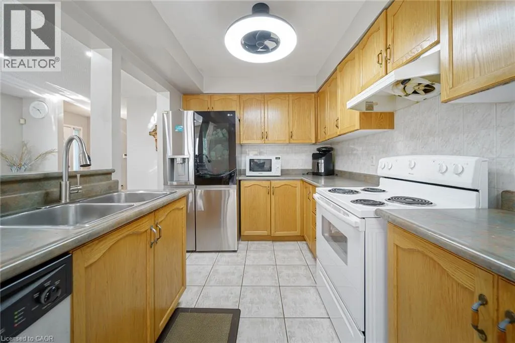 800 PARAMOUNT Drive Unit# 1 #1
