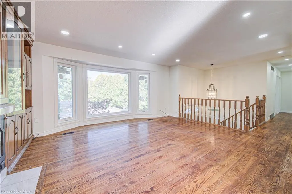 11 BROCK Road S