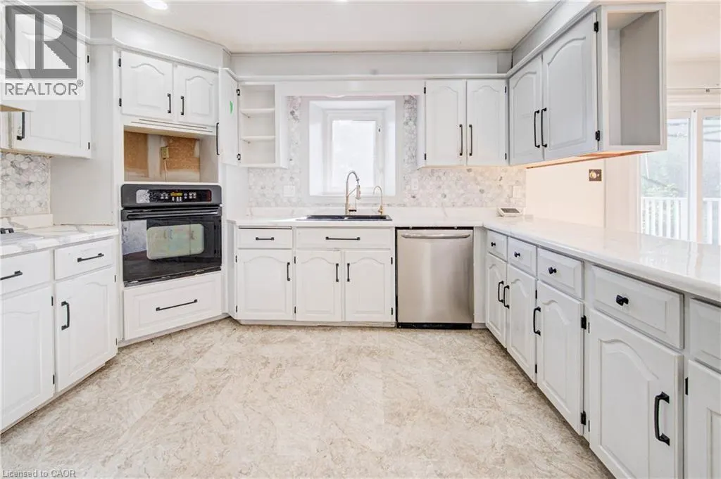 11 BROCK Road S