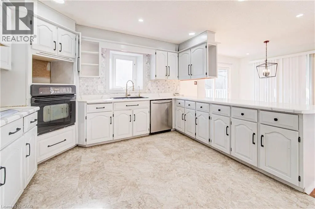 11 BROCK Road S