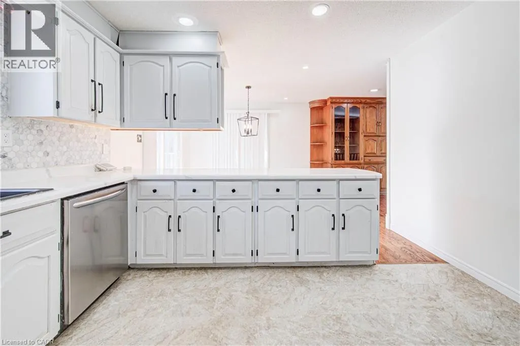 11 BROCK Road S