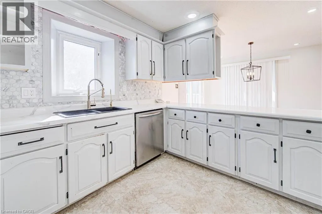 11 BROCK Road S
