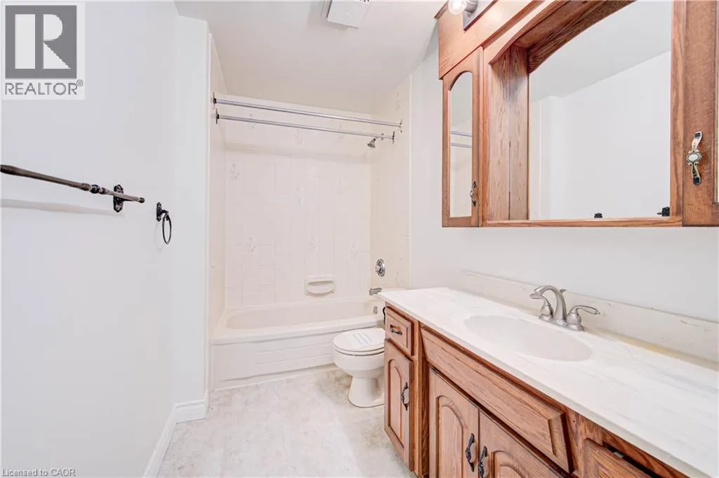 11 BROCK Road S