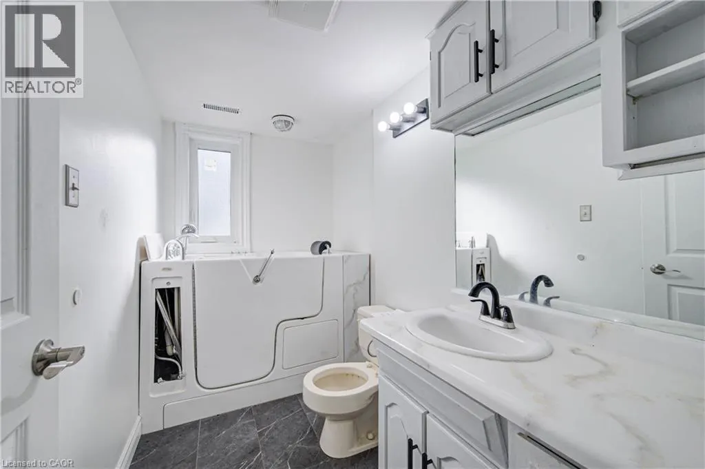 11 BROCK Road S