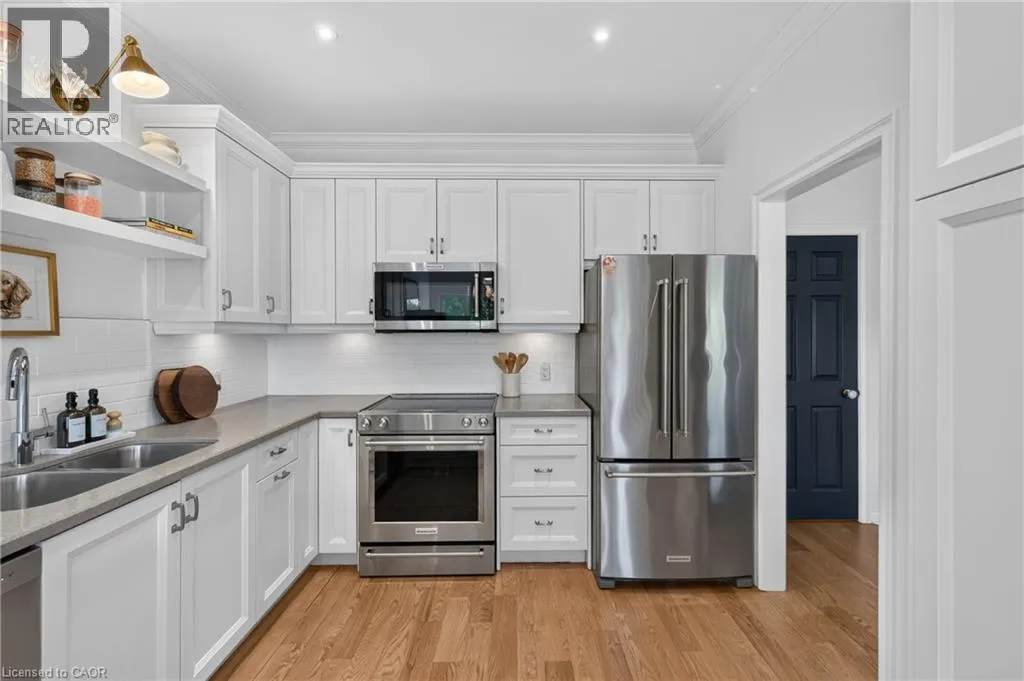 112 FAIRWOOD Place W