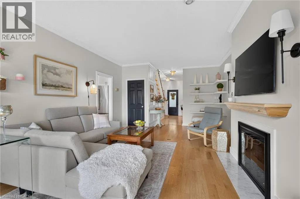 112 FAIRWOOD Place W