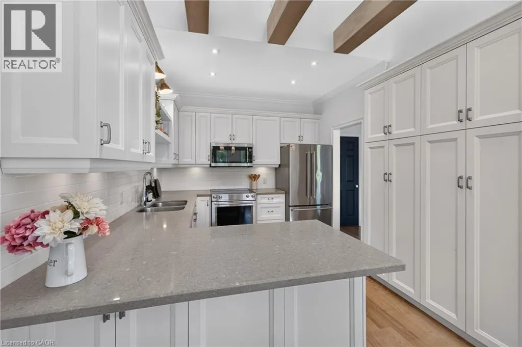 112 FAIRWOOD Place W