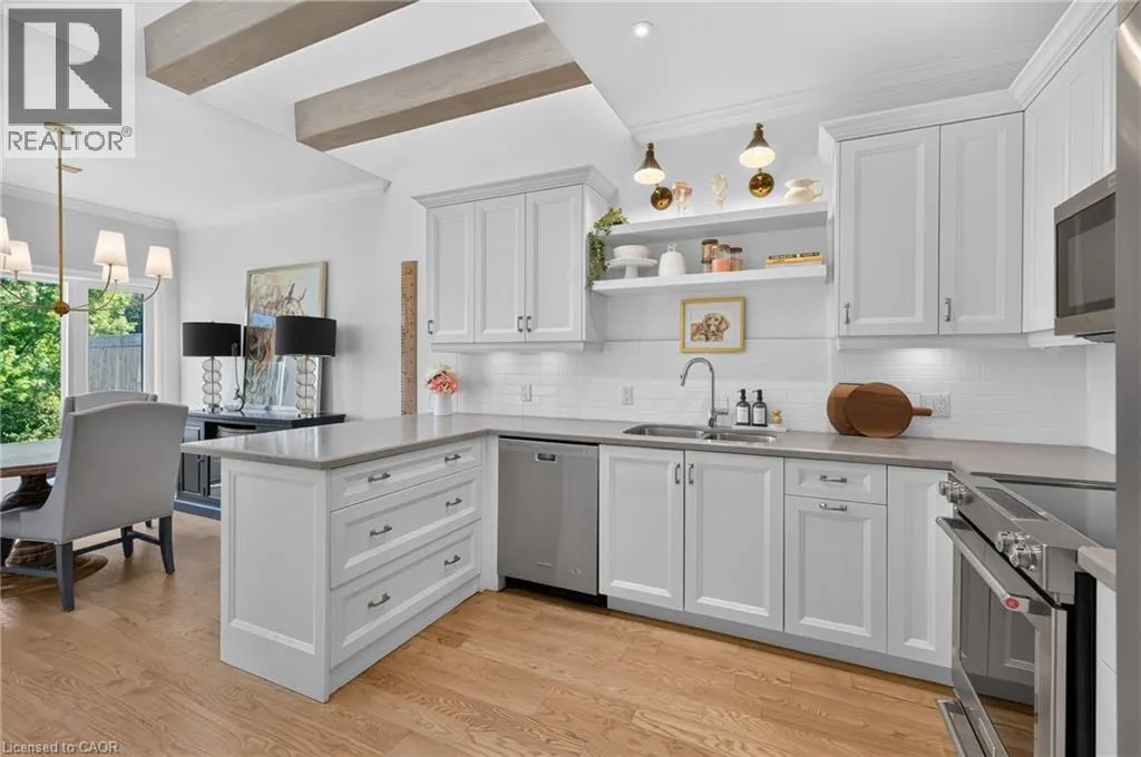 112 FAIRWOOD Place W