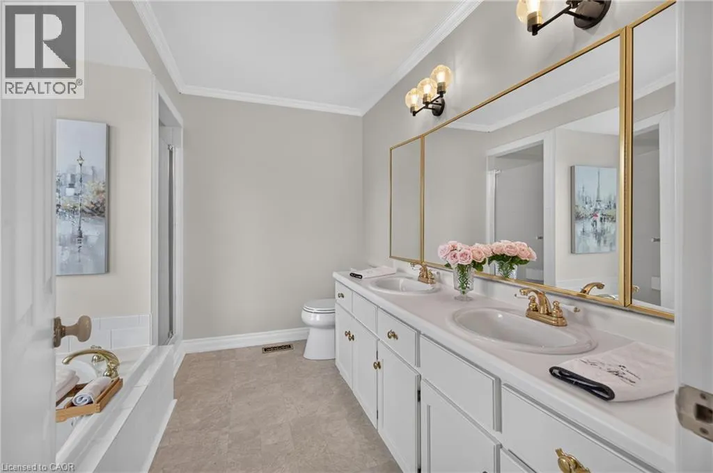 112 FAIRWOOD Place W