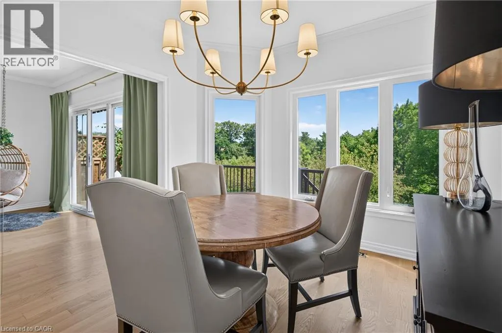 112 FAIRWOOD Place W