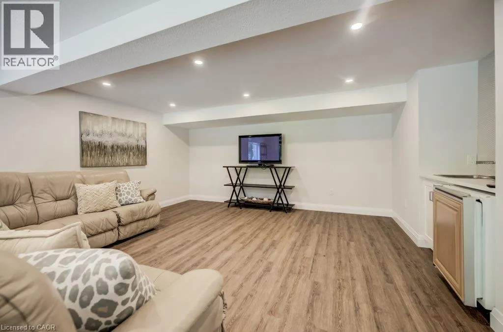 6542 ELLIS Road