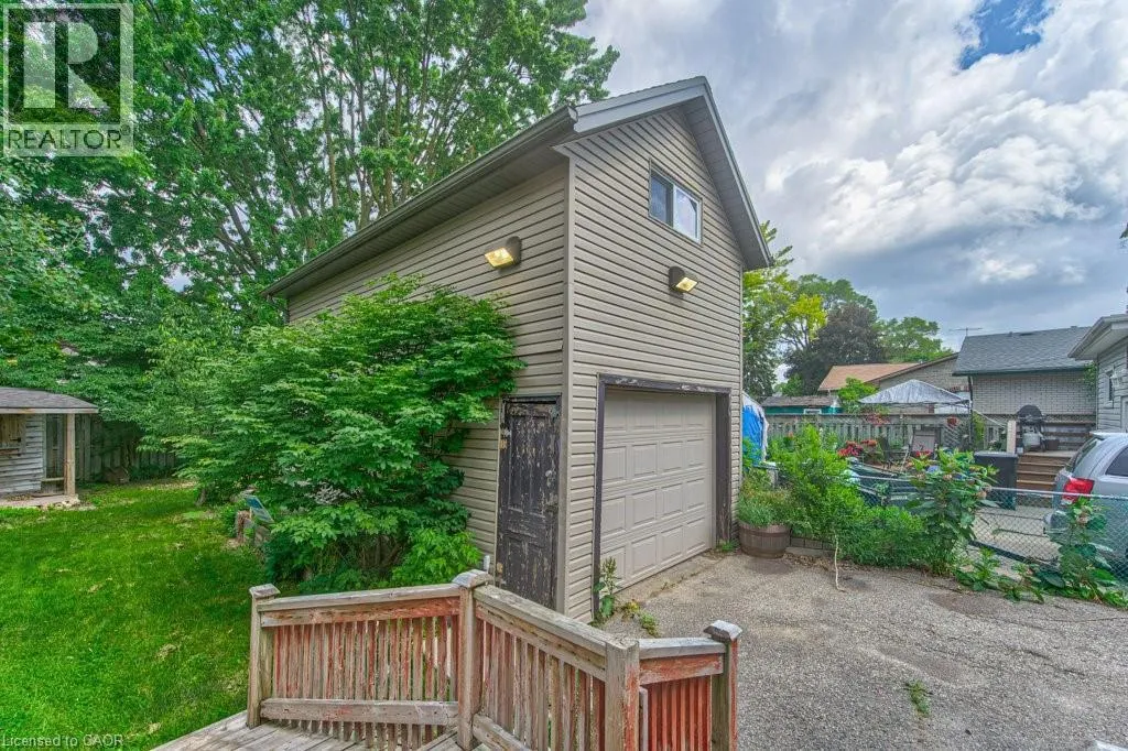 84 FRANKLIN Street S