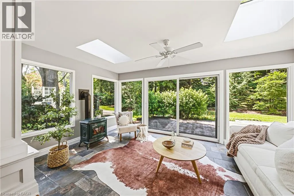 7 COLONIAL Crescent