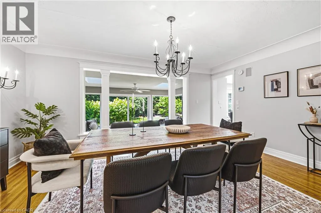 7 COLONIAL Crescent