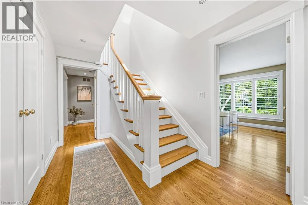 7 COLONIAL Crescent