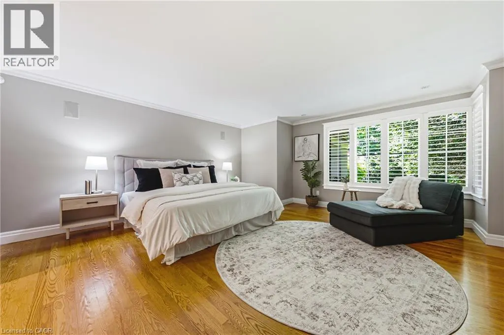 7 COLONIAL Crescent