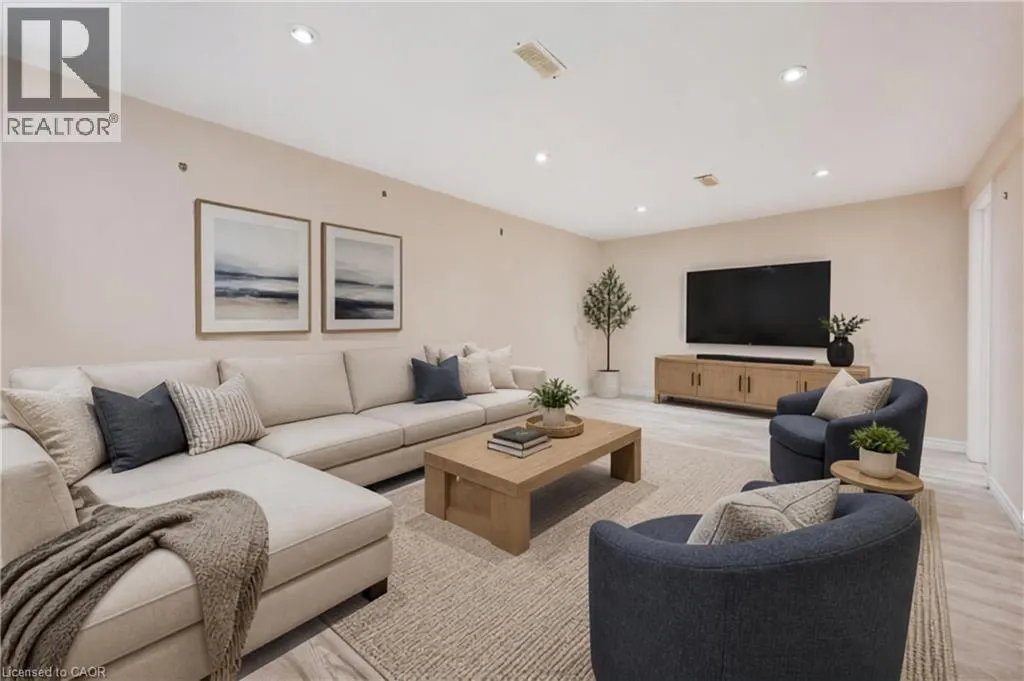 516 DANSBURY Drive