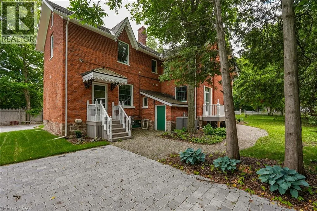 262 MAIN Street W