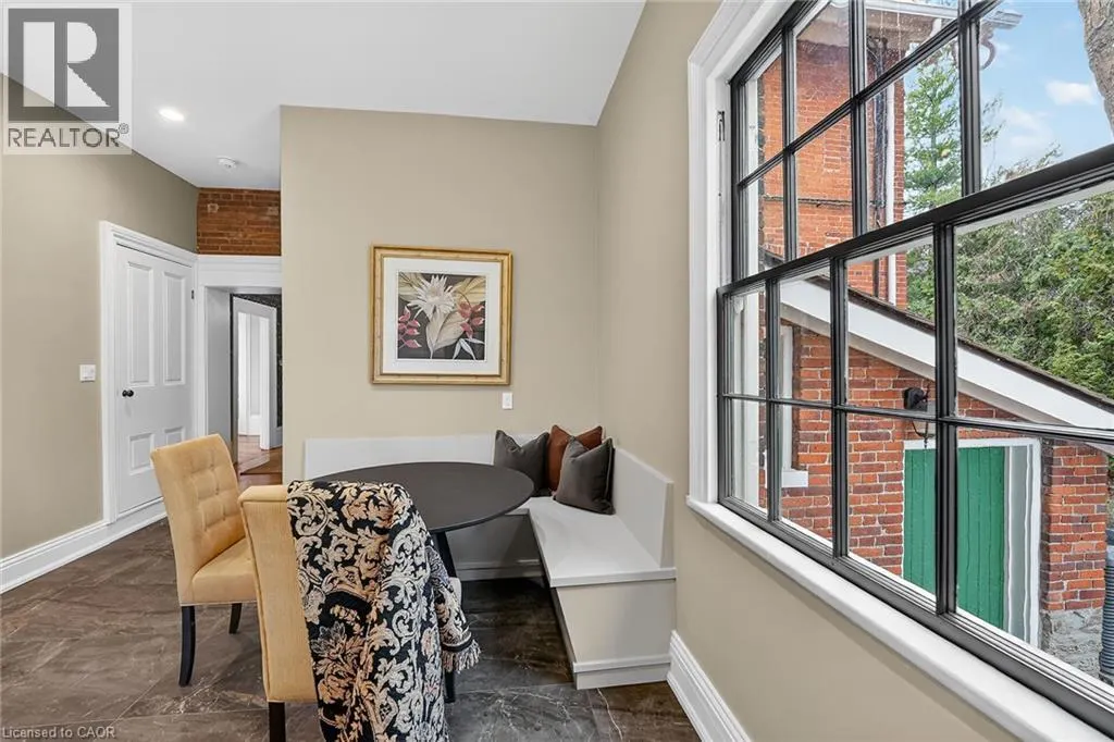 262 MAIN Street W