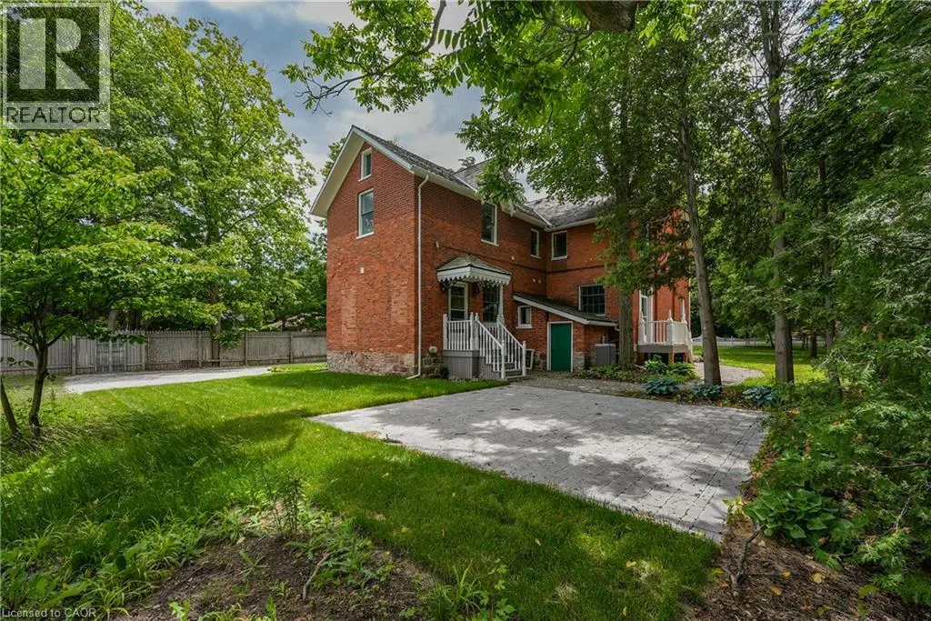 262 MAIN Street W