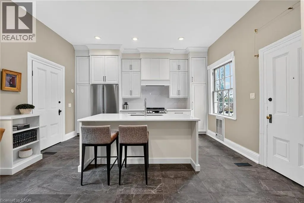 262 MAIN Street W