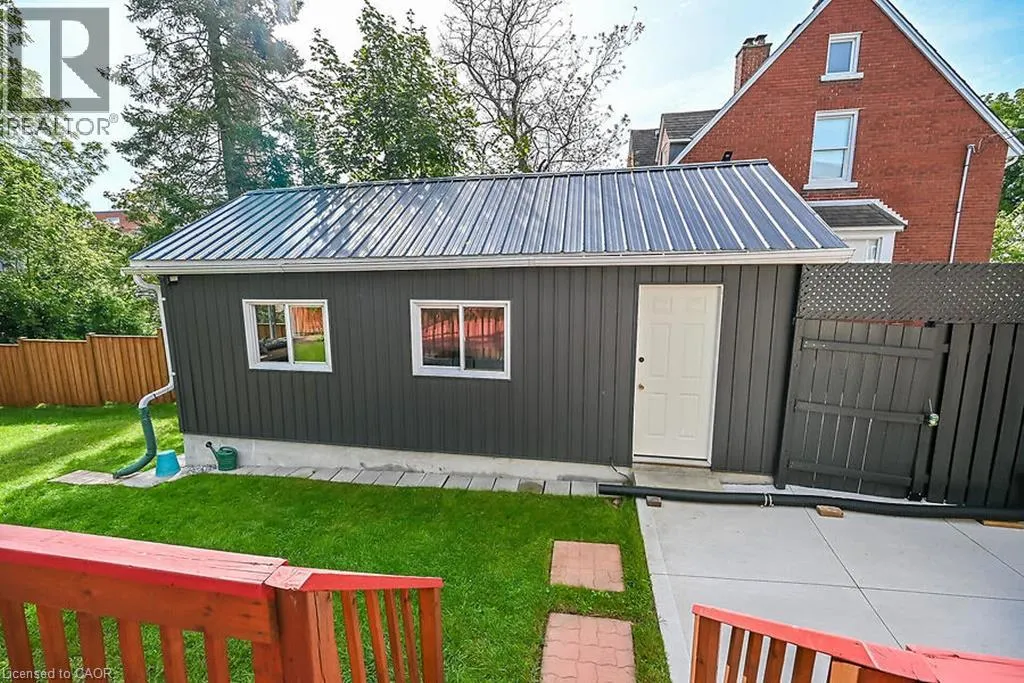 33 BELLEVUE Avenue
