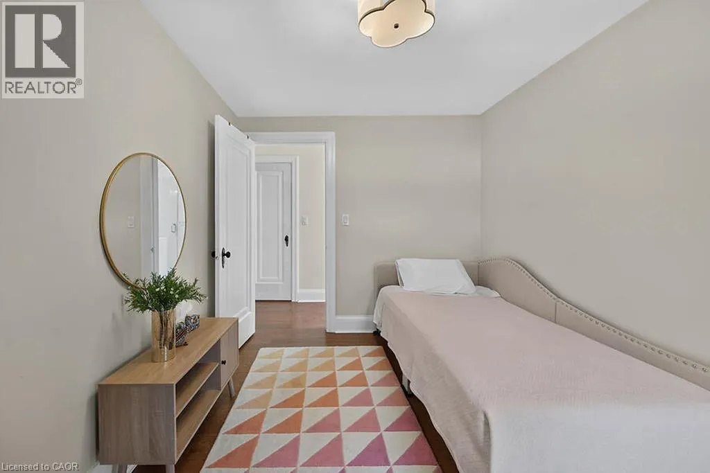 33 BELLEVUE Avenue