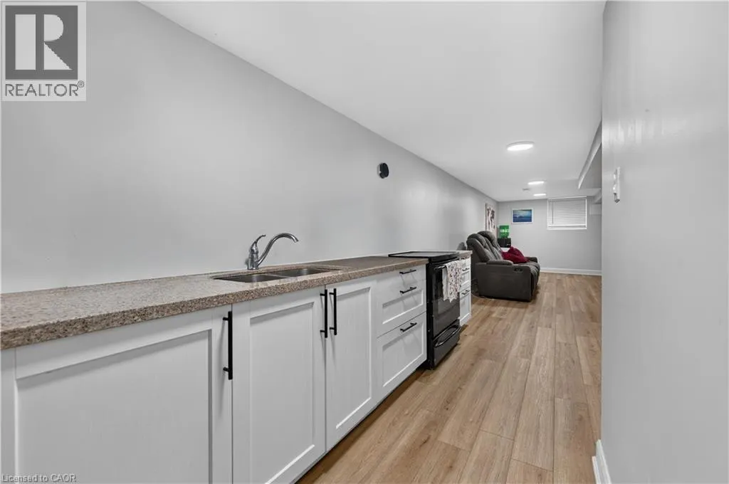 31 MARION Place Unit# LOWER #LOWER