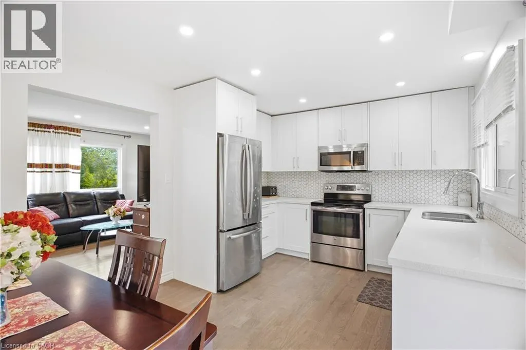 10 JEAN Avenue