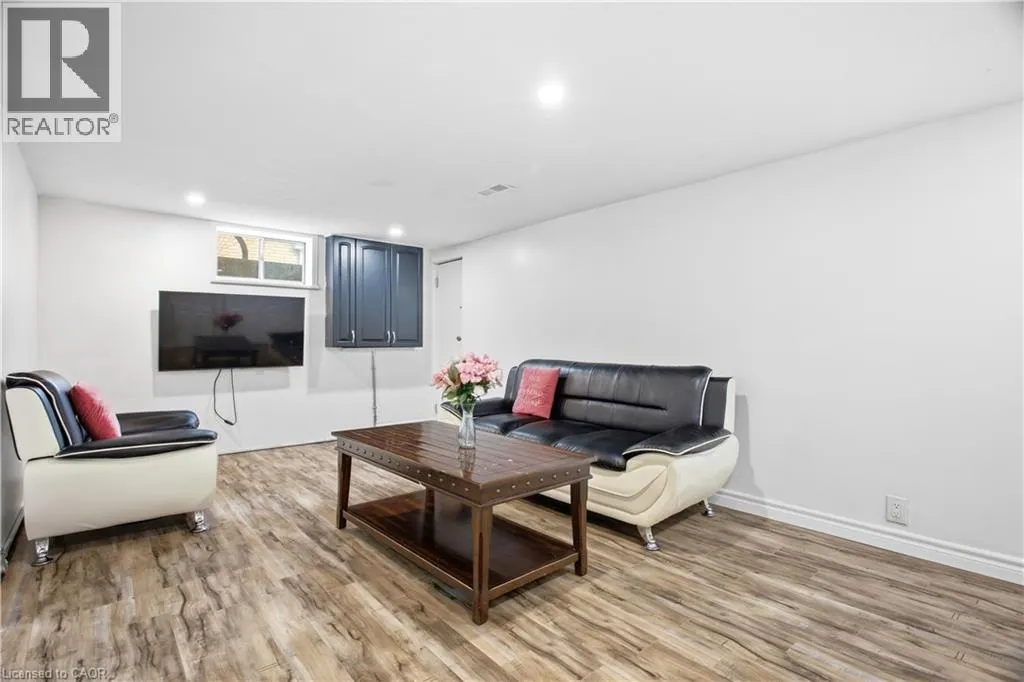 10 JEAN Avenue