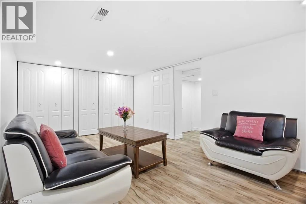 10 JEAN Avenue