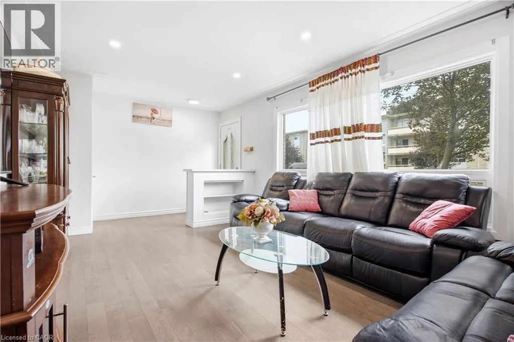 10 JEAN Avenue