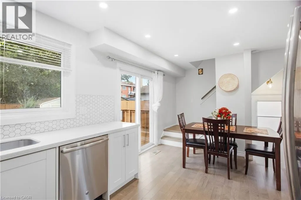10 JEAN Avenue