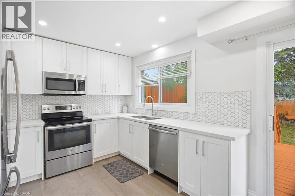 10 JEAN Avenue