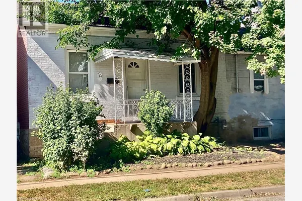 9 WOODLAND Avenue
