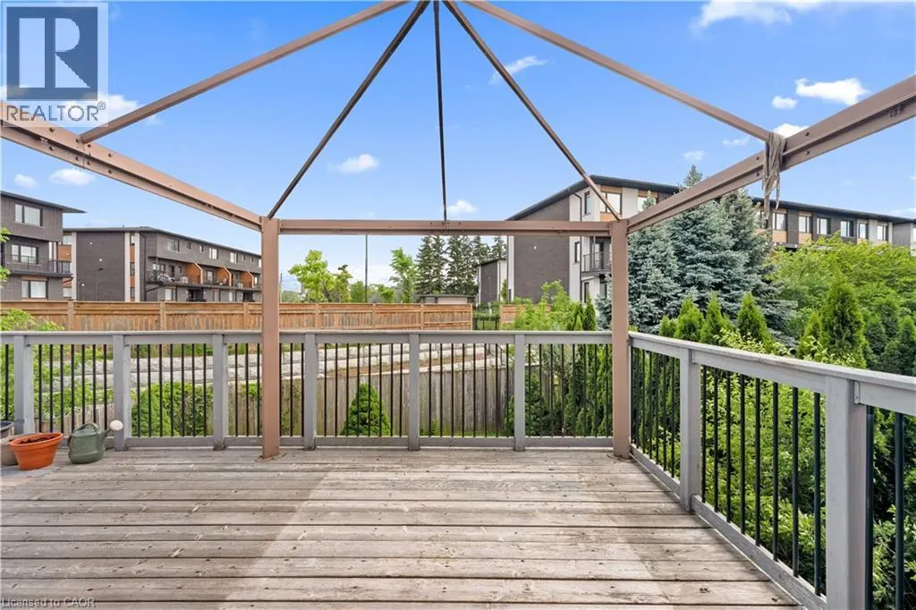 4 CLAIRFIELDS Drive W