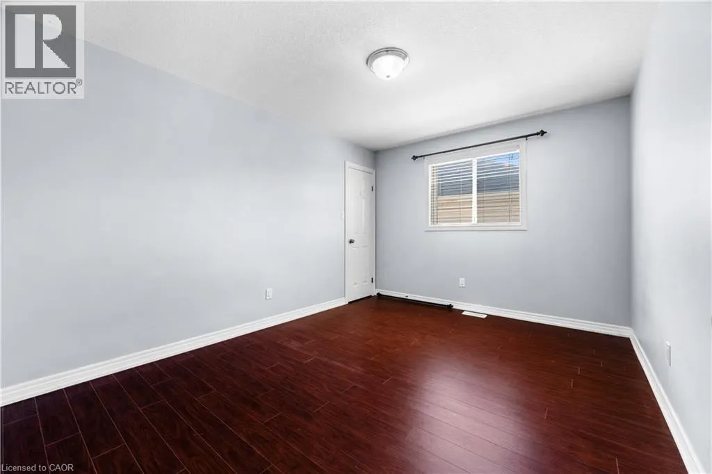4 CLAIRFIELDS Drive W