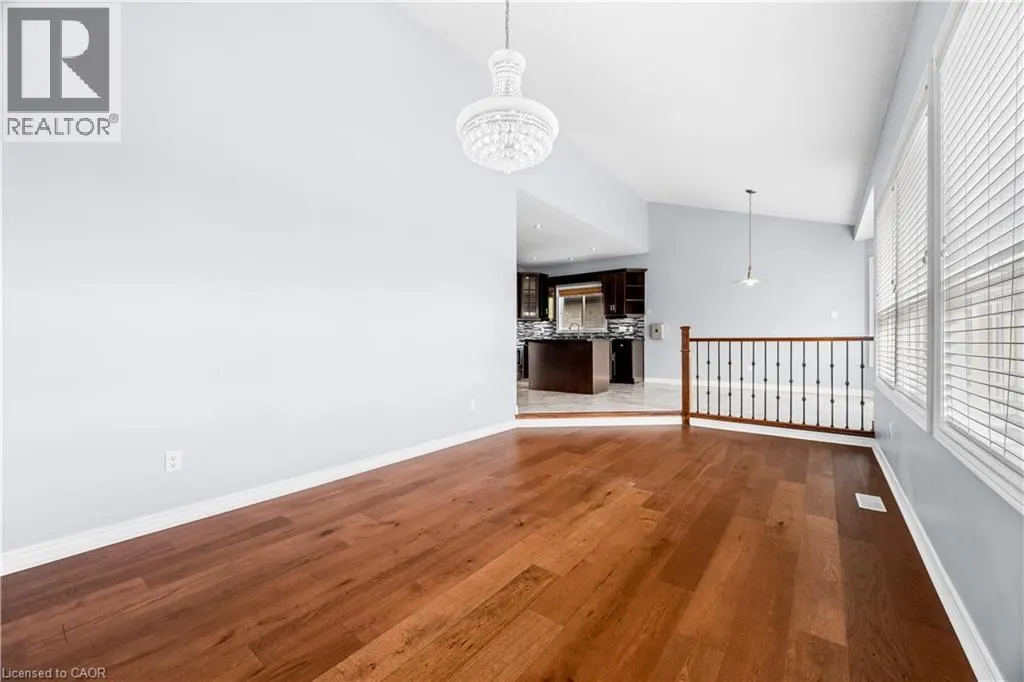 4 CLAIRFIELDS Drive W