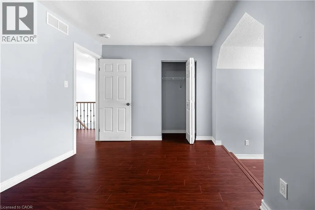 4 CLAIRFIELDS Drive W