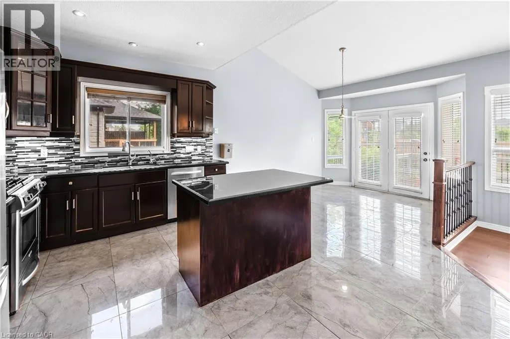 4 CLAIRFIELDS Drive W