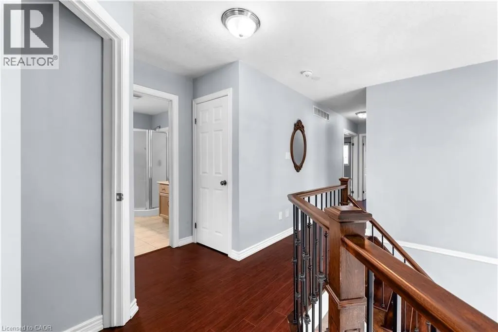 4 CLAIRFIELDS Drive W