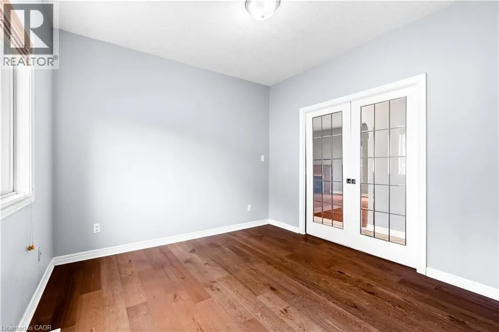 4 CLAIRFIELDS Drive W