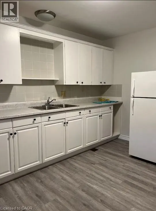 3 ROBINSON Street N Unit# 2 #2