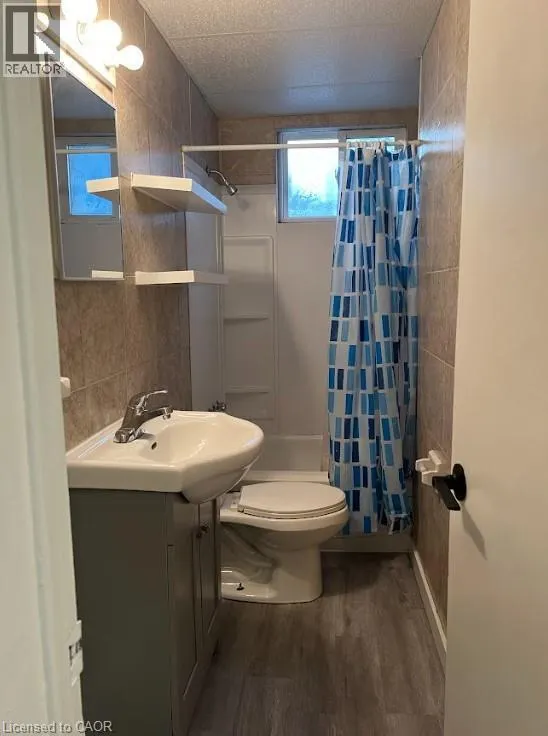 3 ROBINSON Street N Unit# 2 #2