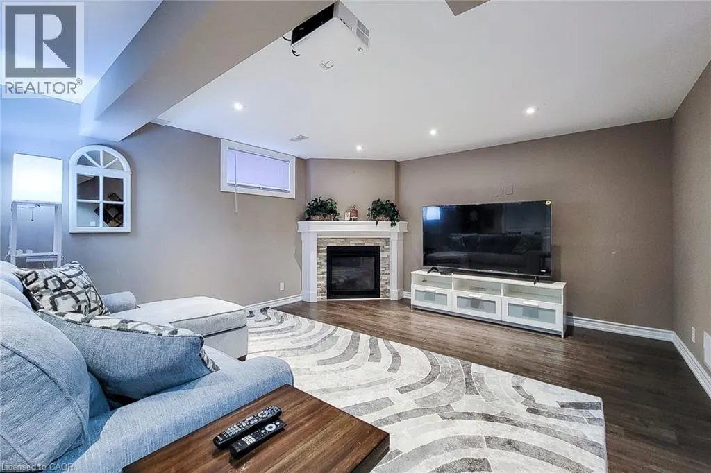 80 WILLOWDALE Crescent
